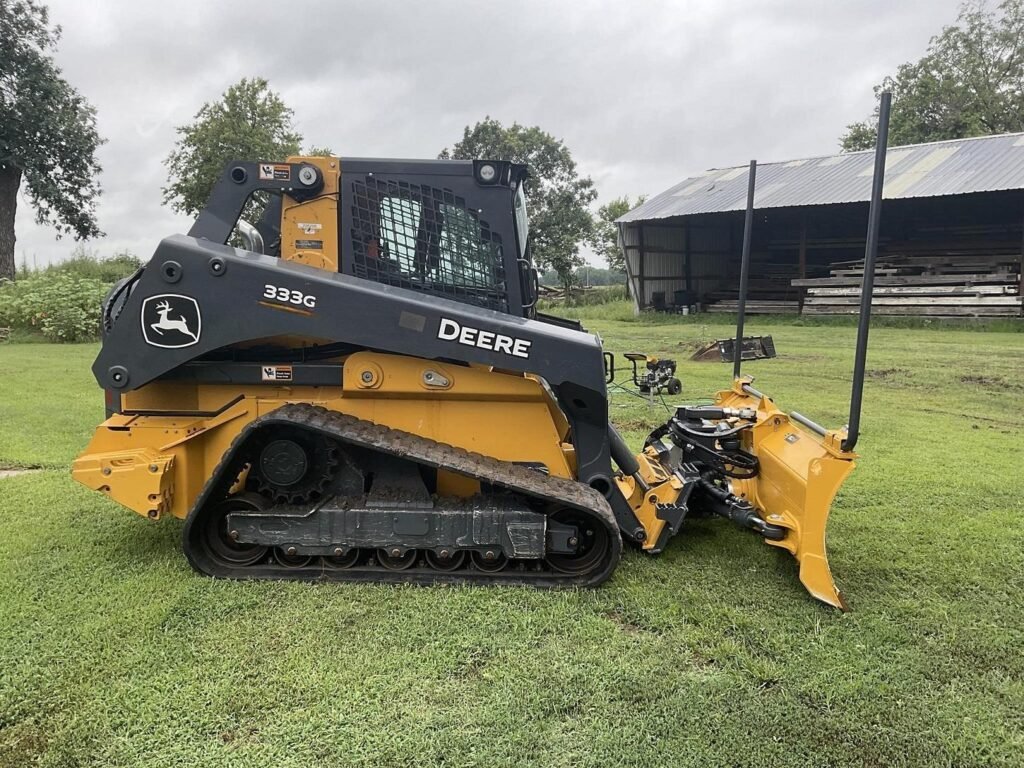 2023 DEERE 333G